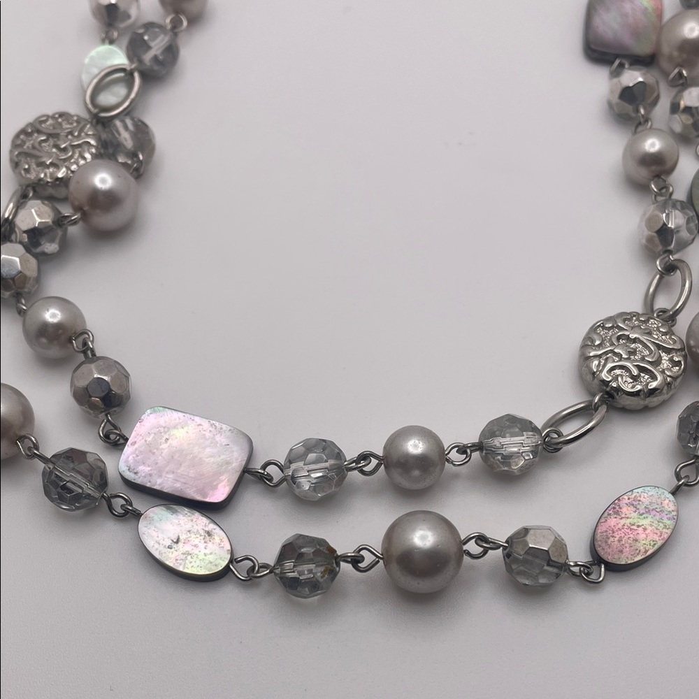 Elegant Silver and Pearl Necklace - Picture 2 of 5
